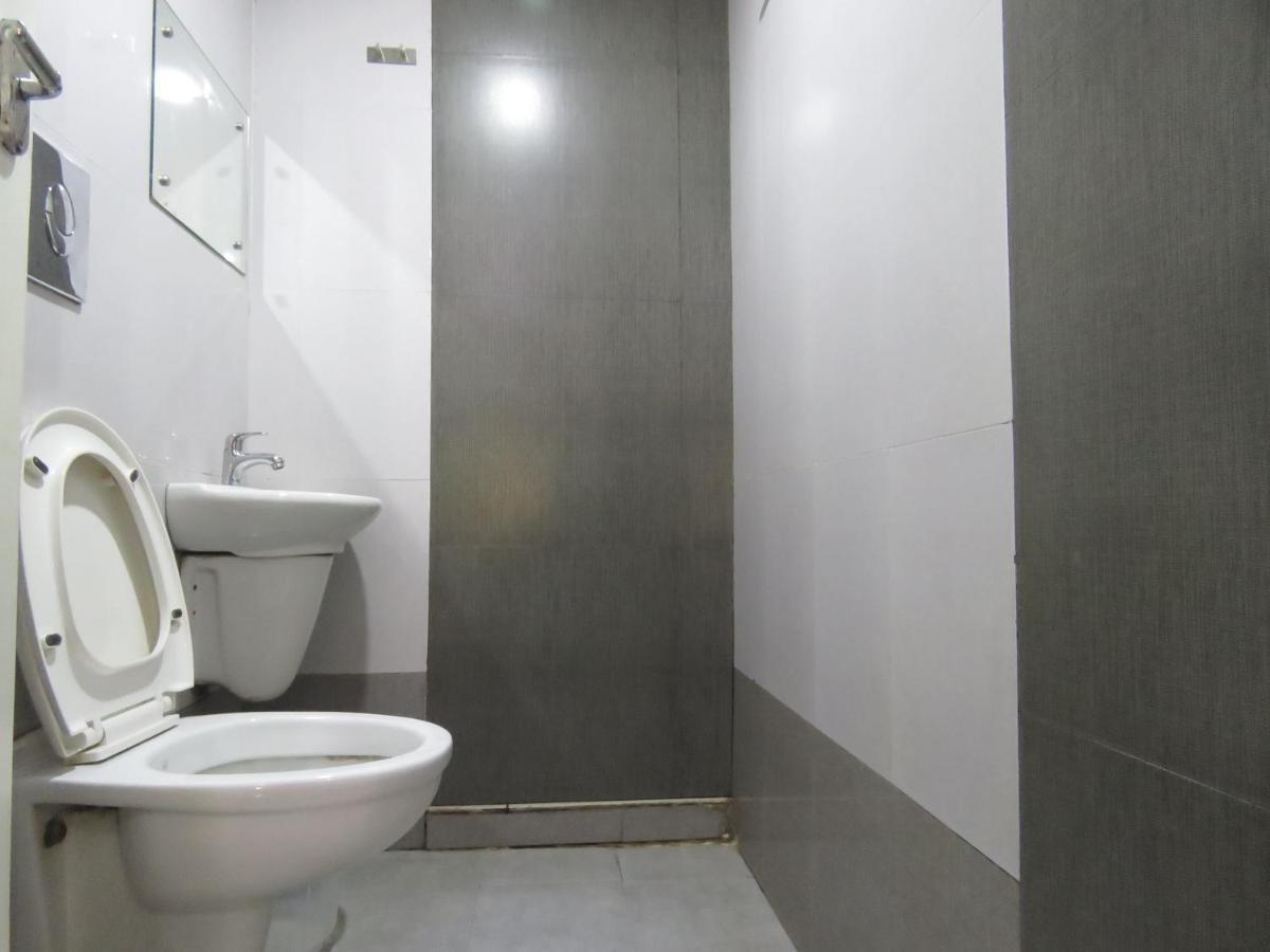 Hotel Reegate Inn Near South Railway Station Kochi Esterno foto