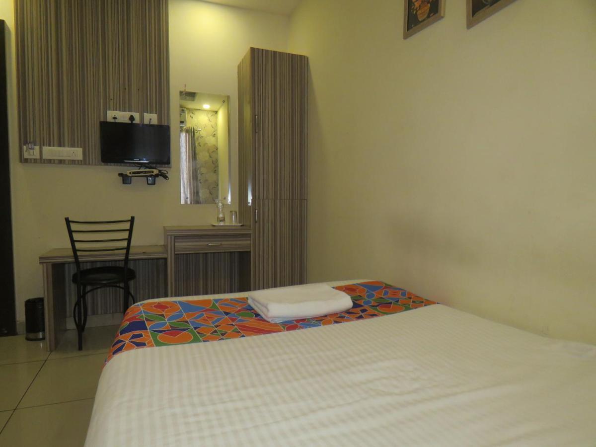 Hotel Reegate Inn Near South Railway Station Kochi Esterno foto