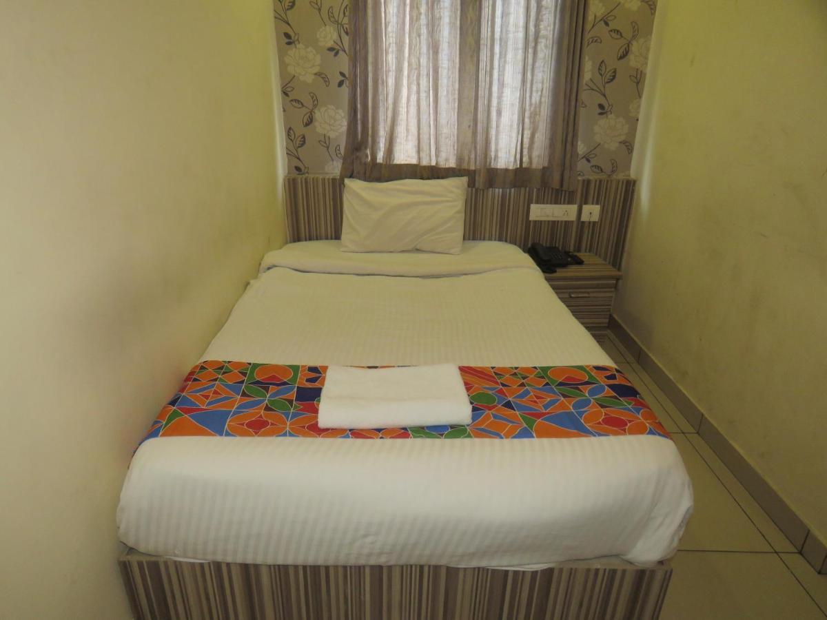 Hotel Reegate Inn Near South Railway Station Kochi Esterno foto